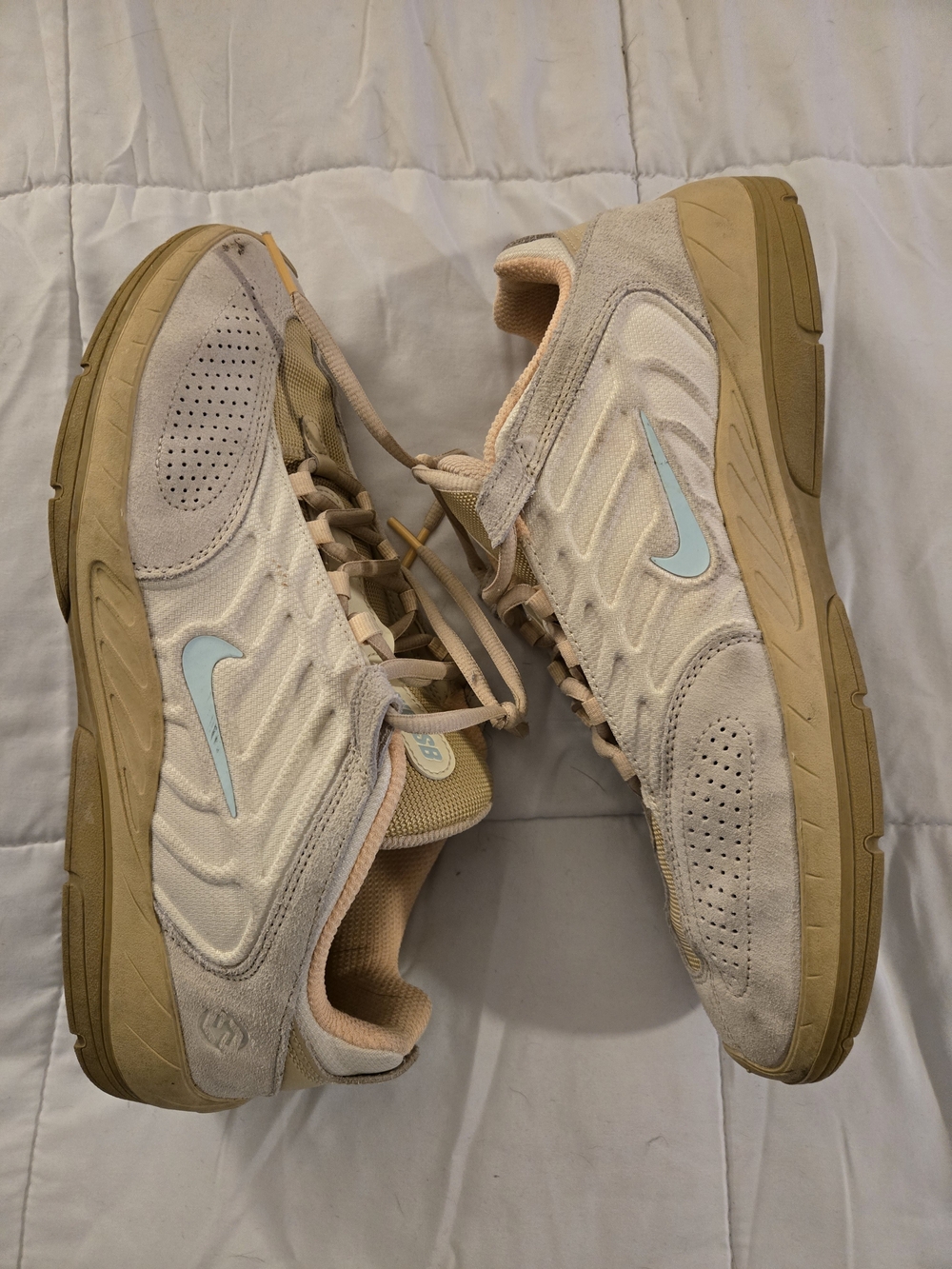 (Used)Nike Men’s Beige and Light Blue Athletic Sneakers Size 11